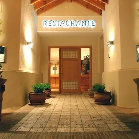 - Greenlife Golf Apartahotel 3*