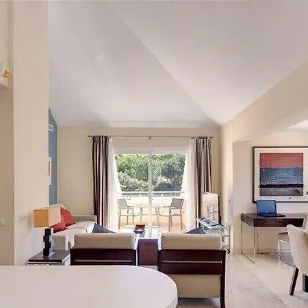 Elviria Hills Living Apartahotel 3*