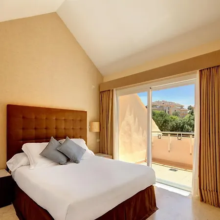 - Greenlife Golf Aparthotel Marbella